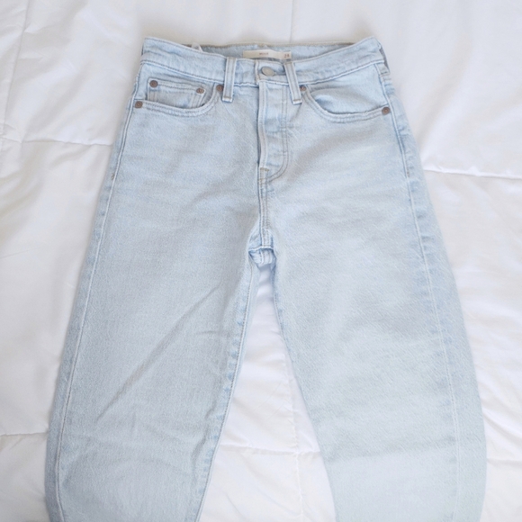 Levi's Light Wash High Rise Wedgie Skinny Ankle Jeans ✨️LIKE NEW✨️ - Picture 2 of 16
